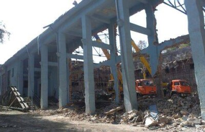 В Алматы сносят кинотеатр "Алатау" 