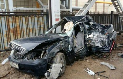 Пассажир погиб на месте, водитель госпитализирован после аварии в Алматы