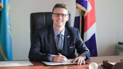 Директор школы Haileybury Astana Джон Коулз: "Мы не даём детям готовых ответов, лишь направляем – и дети сами находят их"