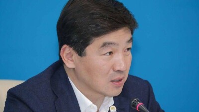 Байбек: В Нур-Султане убрать директора школы сложно, за многими стоят непростые люди