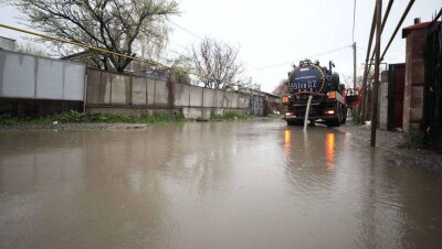 В Алматы из-за дождя затопило 18 участков, воду откачивали почти 800 человек