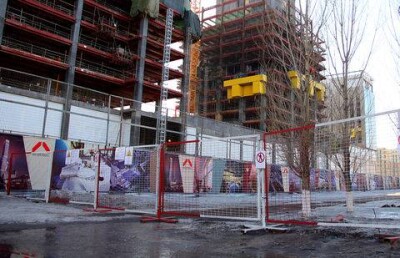 Астана лишилась дороги и тротуара из-за строительства "Абу-Даби Плаза"