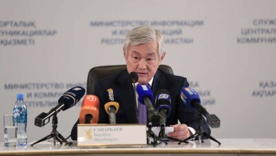 Сапарбаеву пришлось объяснять, почему в его команде много привезённых чиновников