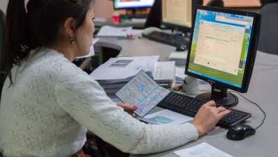 Сотрудника ЦОНа, передавшего личные данные алматинки третьим лицам, уволят