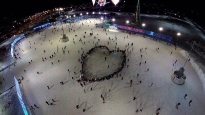 Романтическое предложение сделал своей любимой актюбинец на катке "Меги"