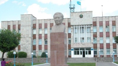 В акимате Сатпаева произошла потасовка с участием чиновницы и журналиста