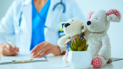 Баланы емханаға қалай тіркеуге болады? Ата-анаға арналған нұсқаулық