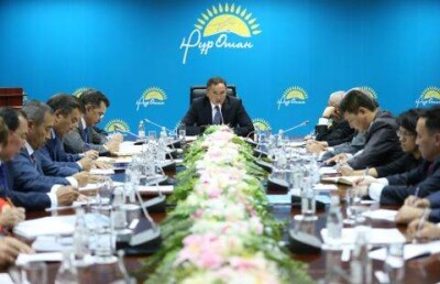 В "Нур Отане" предложили наказывать акимов за нерешённые проблемы граждан 