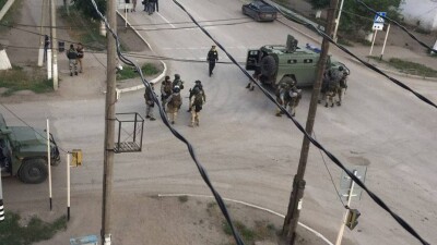 Экс-дежурному войсковой части в Актобе, атакованной террористами, огласили приговор