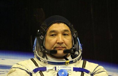 От космонавта Аимбетова пришлось отгонять репортёров