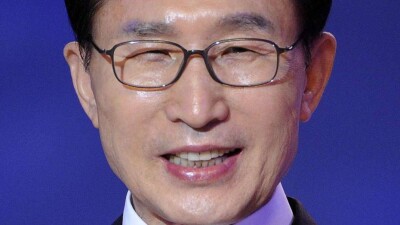 Экс-президента Южной Кореи Ли Мён Бака приговорили к 15 годам лишения свободы