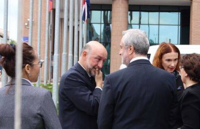 Посол Франции расплакался на траурной церемонии по погибшим в Ницце