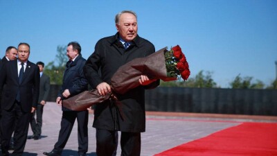 Назарбаев почтил память жертв политических репрессий