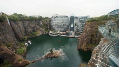 Первый в мире подземный отель открылся в Китае 