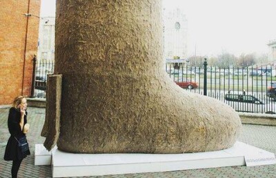 Самый большой в мире валенок установили в Петербурге