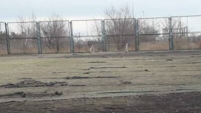 В Павлодарской области на школьника упали футбольные ворота. Он в тяжёлом состоянии