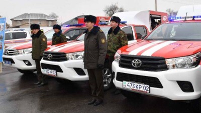 Пожарным Алматы подарили новые Toyota Hilux, чтобы те быстрее доезжали на место ЧП 