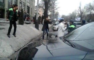 Полмиллиона тенге требует парковщик со стрелявшего в него алматинца