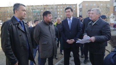 Акиму Караганды объявили выговор из-за грязных окраин города