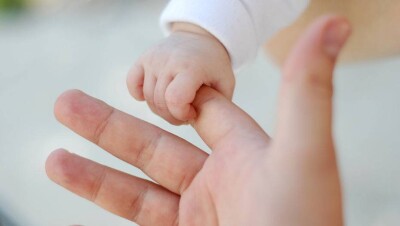 Найденная в выгребной яме Маншук Маметова обрела родителей и получила новое имя