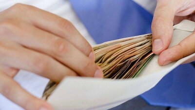 Директор школы оказалась на скамье подсудимых за сбор денег с учителей