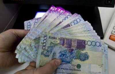 За полумиллионную взятку задержан чиновник в Петропавловске