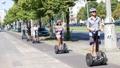 Почему на электросамокате нельзя ехать по тротуару, а на сегвее – можно, объяснили в КАП