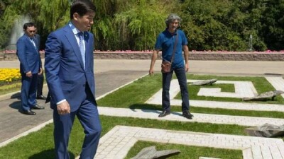 В Алматы установят памятники Шамши Калдаякову и Балуану Шолаку