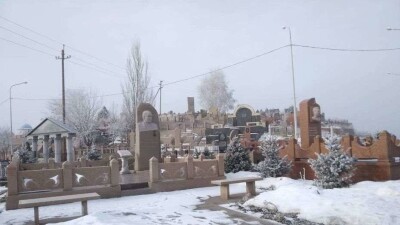 "Көрімде тыныш жатайын..."