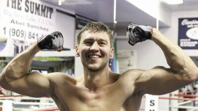 Казахстанский боксёр Иса Акбербаев проведёт титульный бой в Сочи