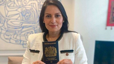 В Великобритании после Brexit возвращают своим паспортам сине-золотой дизайн