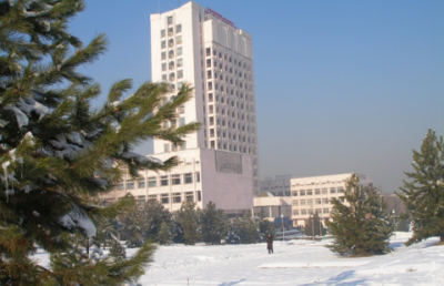 Вопрос задержки зарплат в КазНУ подняли депутаты в Мажилисе