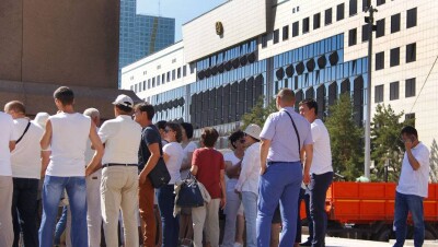 Как столичный акимат с дольщиками один дом поделить не могут