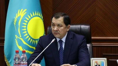 Ногаев предупредил директоров школ, чтобы те не собирали деньги на ремонт школ 