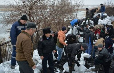 Около сотни жителей Атбасара эвакуировали из-за прорыва дамбы
