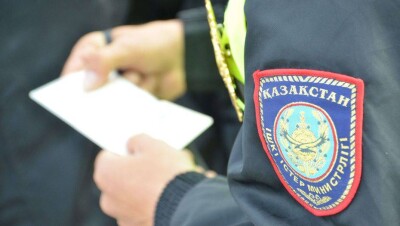 Торгующих ночью на проезжей части подростков поместили в ЦАН Алматы