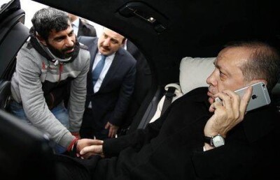 Президент Турции спас пытавшегося спрыгнуть с моста мужчину