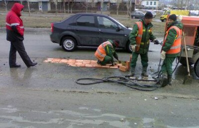 В Семее накажут чиновников, которые принимали развалившиеся за полгода дороги
