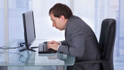 Чтобы госслужащие вовремя уходили с работы, им отключают компьютеры 