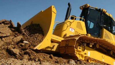 Вырубка деревьев выше проспекта Аль-Фараби в Алматы: идёт укрепление берегов реки Есентай