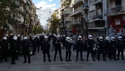 В Греции силовики на митинге в память о застреленном полицейским подростке задержали больше 100 человек