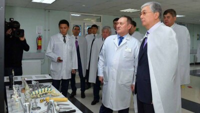 Токаев поручил построить новый корпус для НИИ травматологии и ортопедии в Нур-Султане
