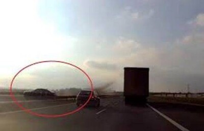 Автомобиль президента Польши на полном ходу вылетел с трассы в кювет 