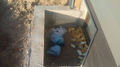Полуторамесячного малыша нашли на стройке в Уральске