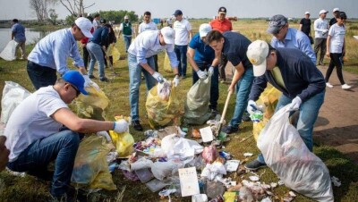Больше 16 тонн мусора собрали участники акции #Birge #TazaQazaqstan близ Нур-Султана