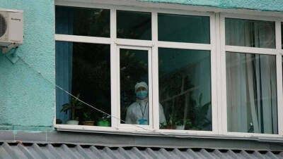 Коронавирус Қазақстанда: 15 мамыр оқиғалары. Дәрігер өлімі және студенттерге берілген жеңілдіктер