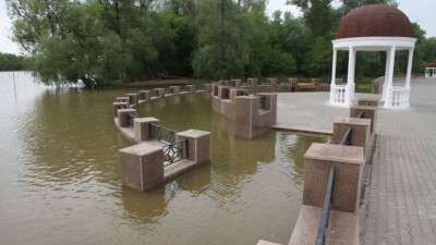 За последние сутки вода в Урале поднялась сразу на шесть см