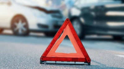 В Алматы пьяный водитель сбил женщину на остановке, пострадавшая лишилась обеих ног