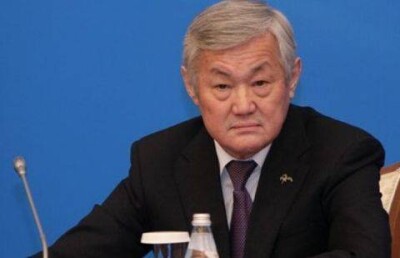 Бердибек Сапарбаев посетил раненых военнослужащих в больнице