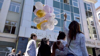 В Грузии отменили выпускные экзамены в школах